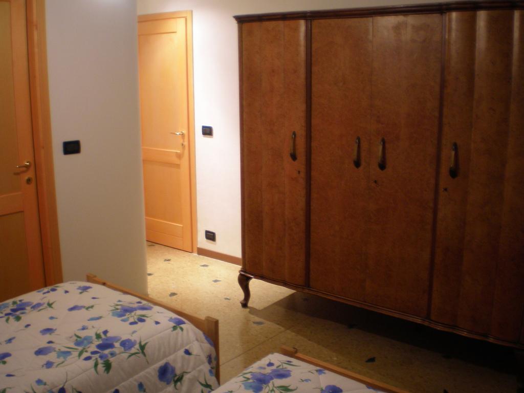 Bed And Breakfast Arcobaleno Bolonia Habitación foto